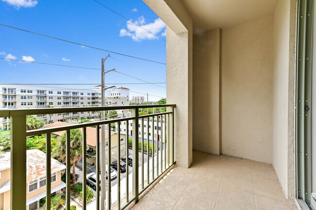 Building Photo - 610 Clematis St