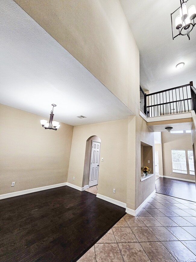 Building Photo - 20810 Balmoral Glen Ln