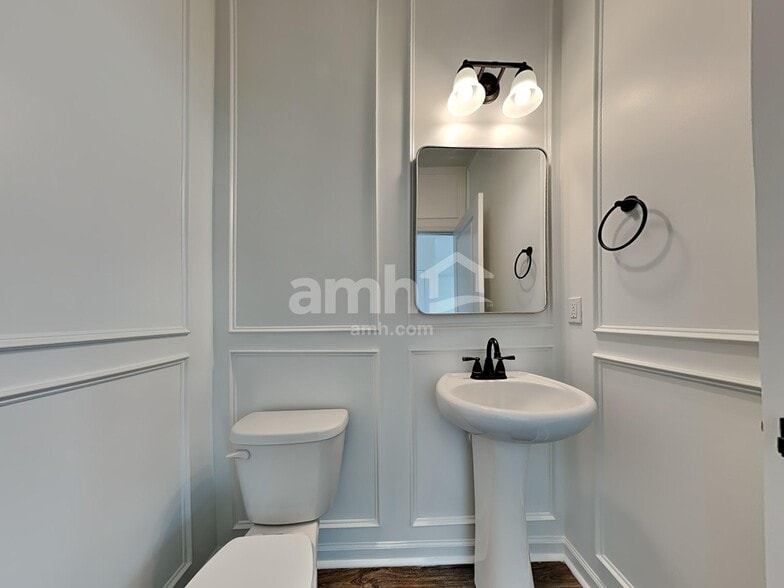 Building Photo - 121 Decker Dr