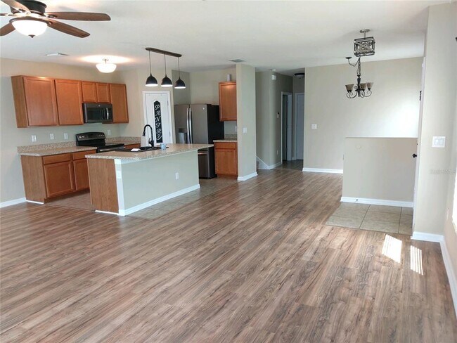 Building Photo - 817 Ashentree Dr