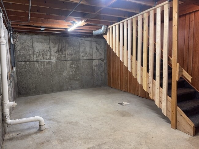 Building Photo - 3829 Eastway Dr
