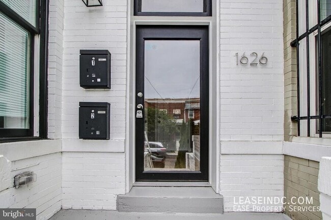 Building Photo - 1626 Monroe St NW