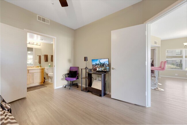 Building Photo - Bright Ground-Floor Condo in Gated Traverse Point with Pool & Spa Amenities