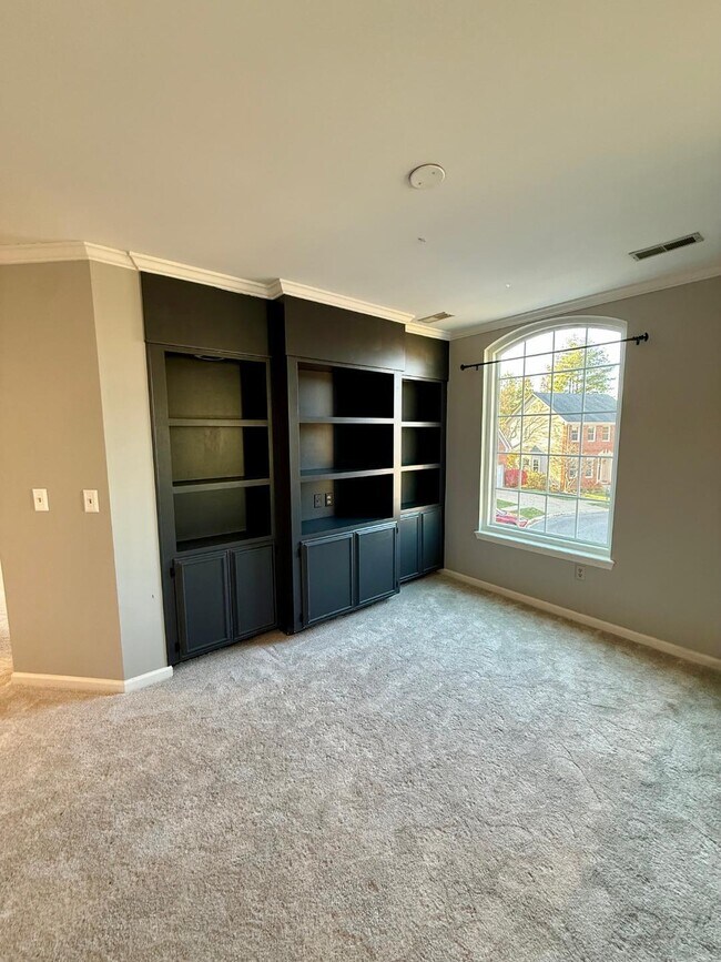 Building Photo - 800 Palomino Ln