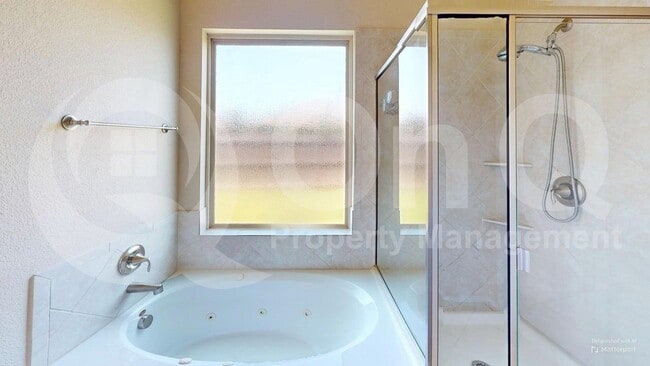 Building Photo - 400 Plum Ct