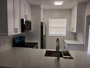 Building Photo - 5181 W Oakland Park Blvd