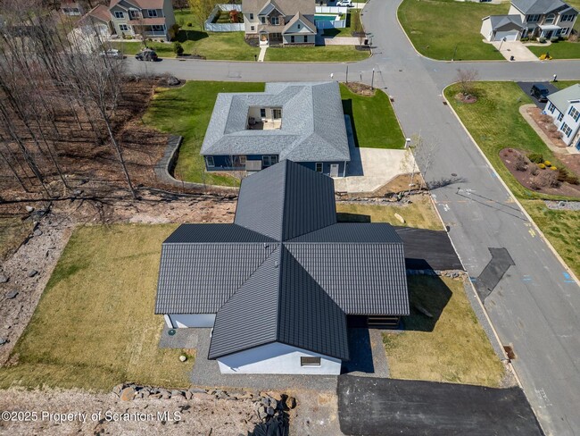 Building Photo - 203 Red Oak Dr