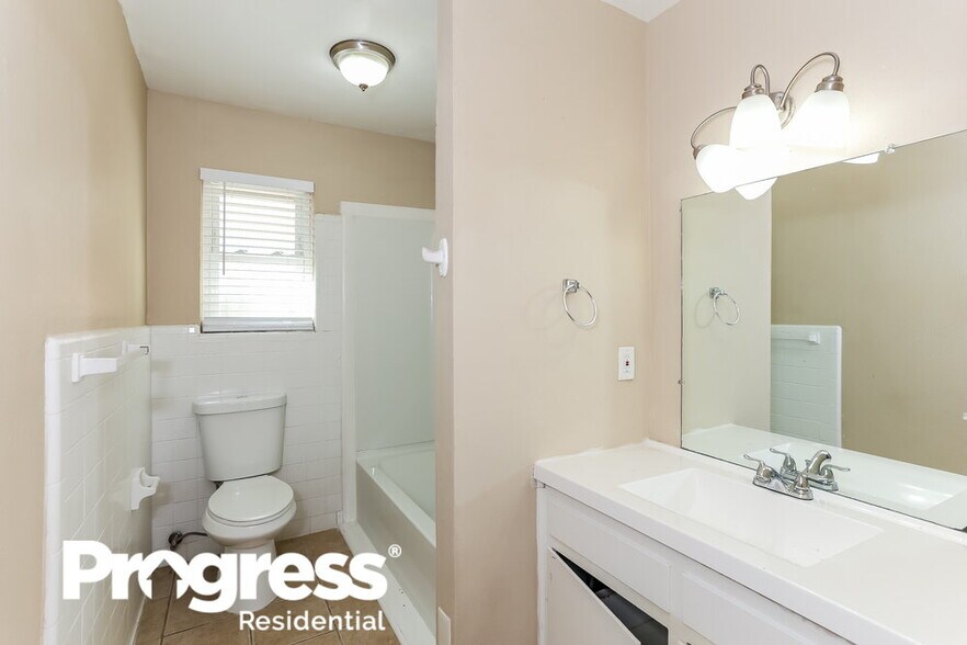 Building Photo - 6420 Valley Ridge Dr