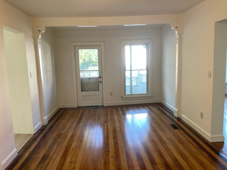 Building Photo - 2 Nickwackett St