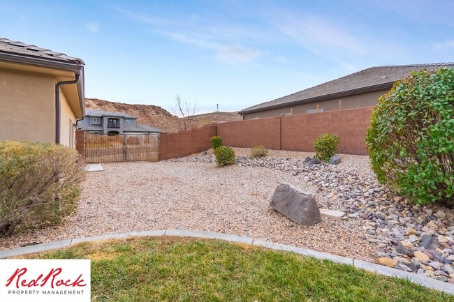 Building Photo - 4 Bedroom Spacious St. George Home with Large Backyard