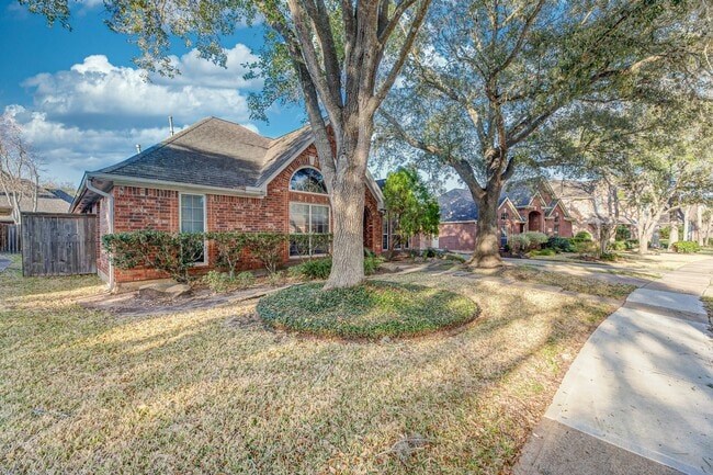 Building Photo - 7111 Glenwood Dr