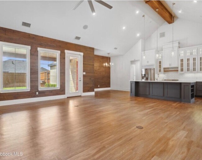 Building Photo - Newer 4 bed 3 bath now available in Wolforth
