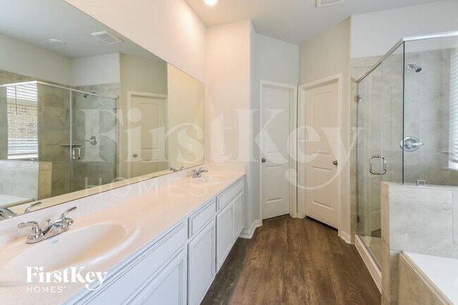 Building Photo - 131 Lk Wy Cir