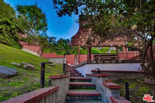 Building Photo - 3540 Division St