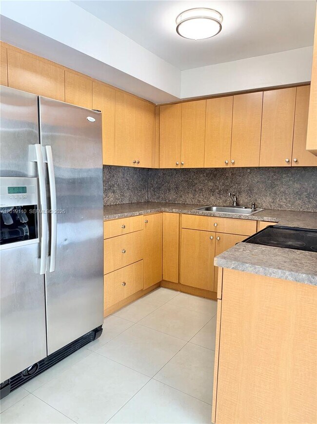 Building Photo - 671 W 80th St