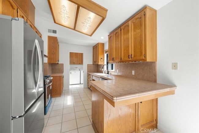 Building Photo - 836 Casals Dr