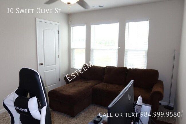 Building Photo - 10 Sweet Olive St