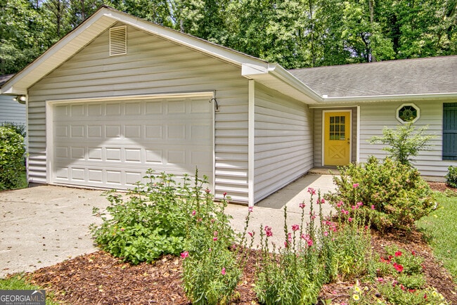 Building Photo - 413 Deergrass Trail