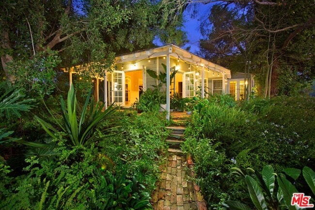 Building Photo - 3231 Coldwater Canyon Ln