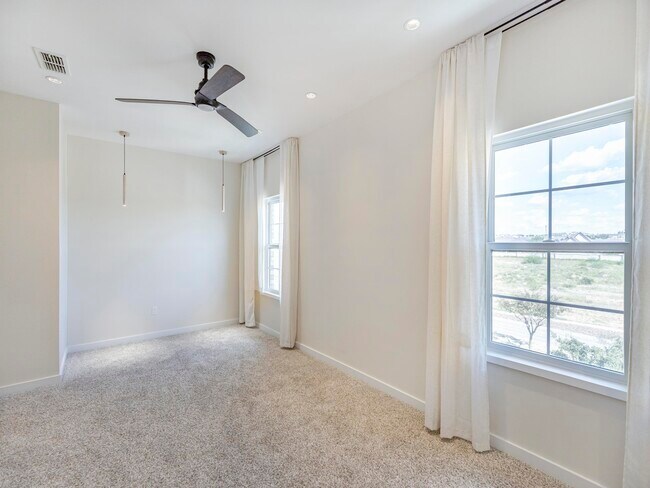 Building Photo - 210 Veracruz Dr