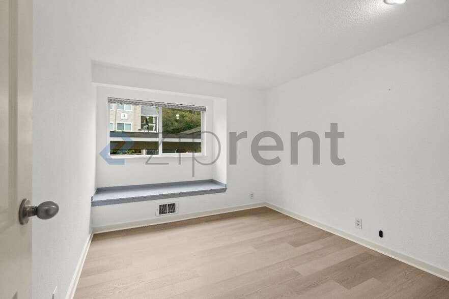 Building Photo - 12036 100th Ave NE