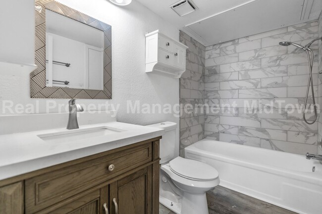 Building Photo - 3807 Glengate Dr