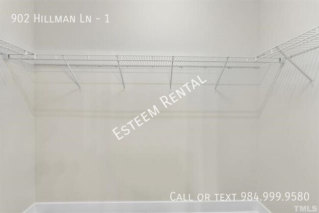 Building Photo - 902 Hillman Ln