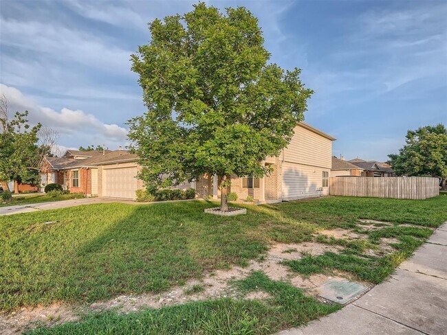 Building Photo - 215 Spruce Dr