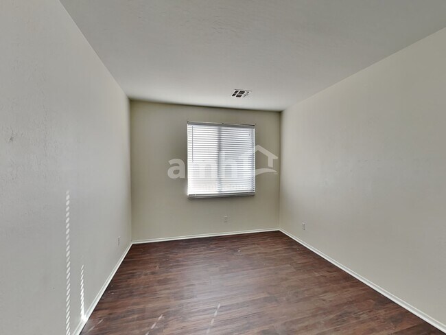 Building Photo - 1720 S Valle Verde