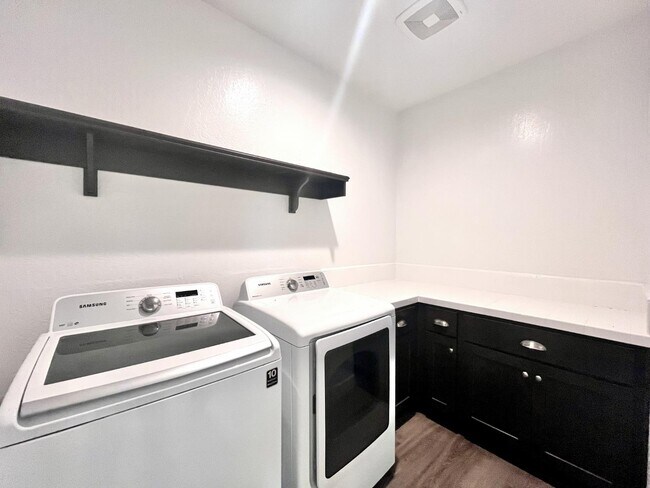Building Photo - 377 Traverse Dr S