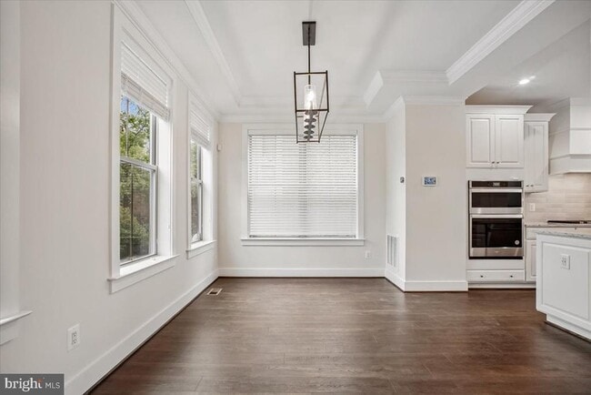 Building Photo - 3016 20th St S