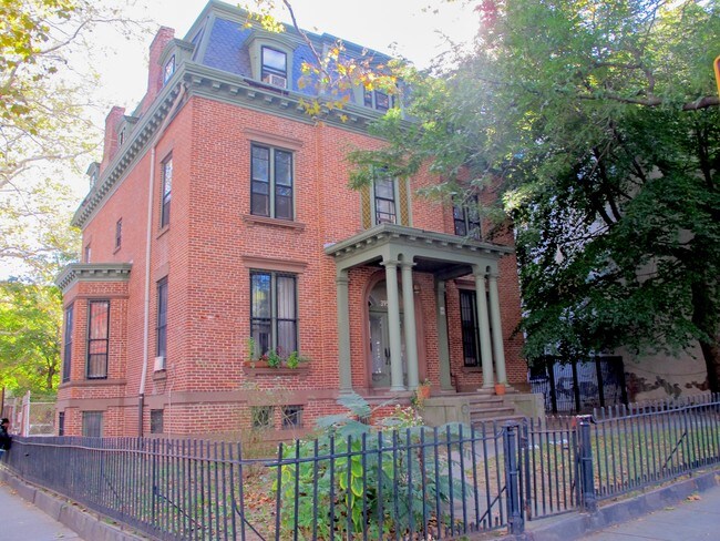 Building Photo - 395 Washington Ave