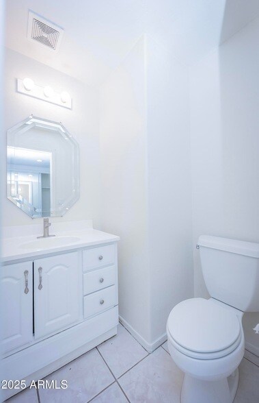 Building Photo - 3844 E Kings Ave