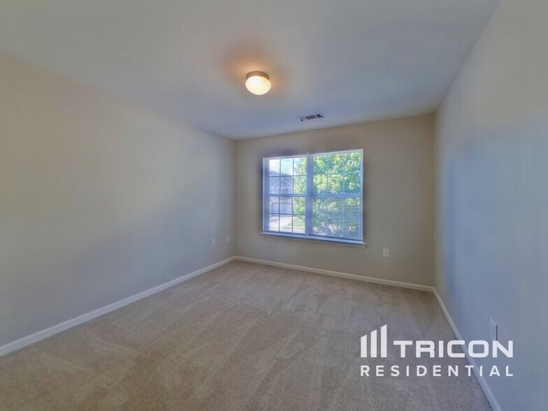 Building Photo - 1211 Chaser Ridge Ct