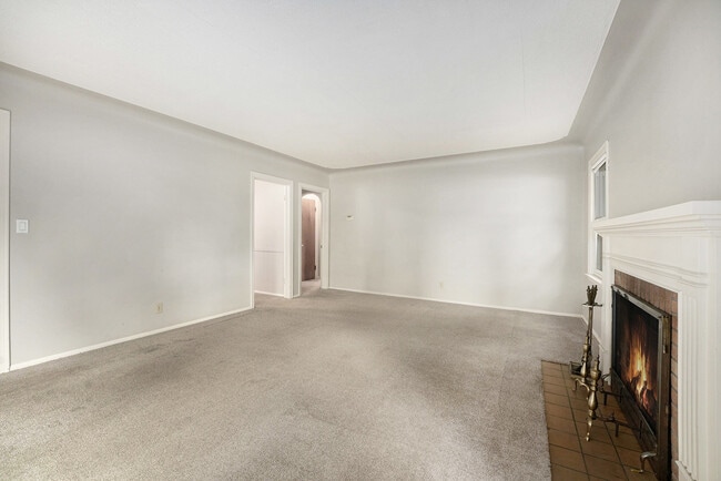 Building Photo - 2566 Spring Ave NE