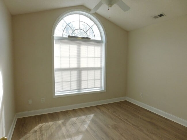 Building Photo - 221 Churchill Court - located in the Townes at Flamingo Oaks