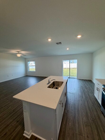 Building Photo - 8341 SW 42nd Cir