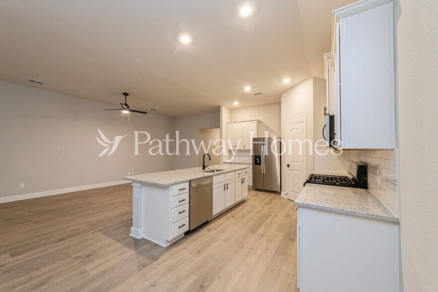 Building Photo - 624 Brookside Dr