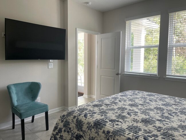 Building Photo - 166 Modesto Dr