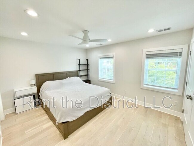 Building Photo - 1316 Staples St NE