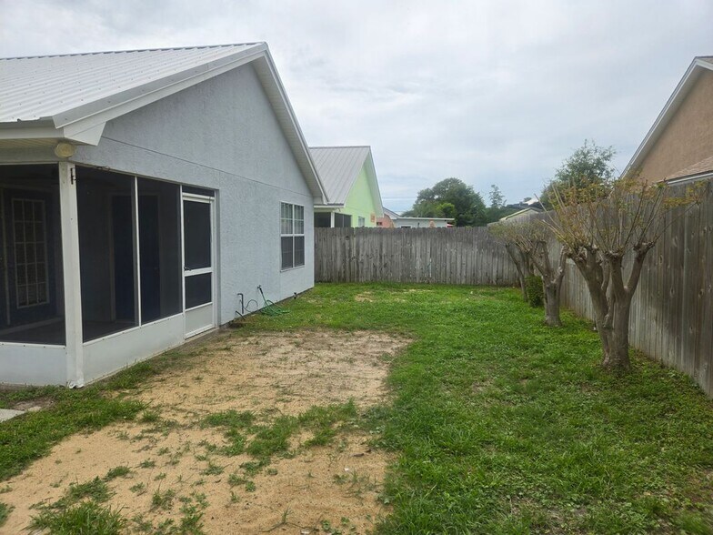Building Photo - 116 E Sonata Cir