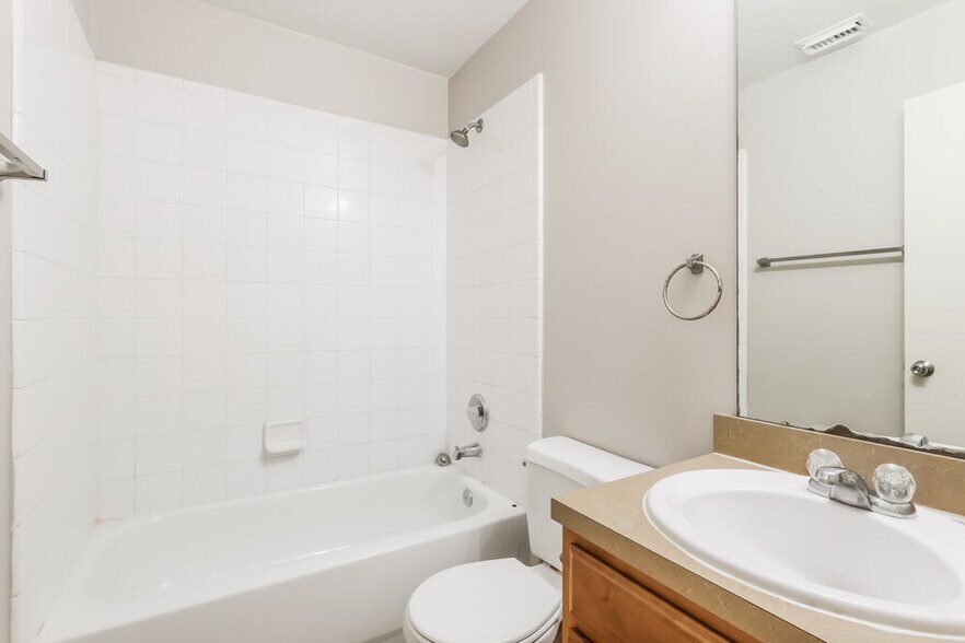 Building Photo - 21243 Linden House Ct