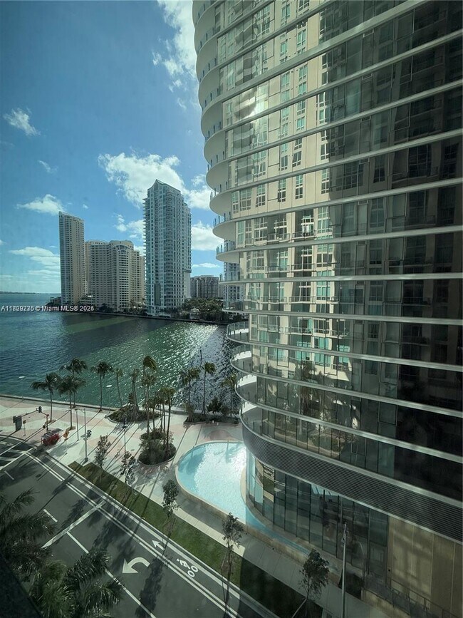 Building Photo - 300 S Biscayne Blvd