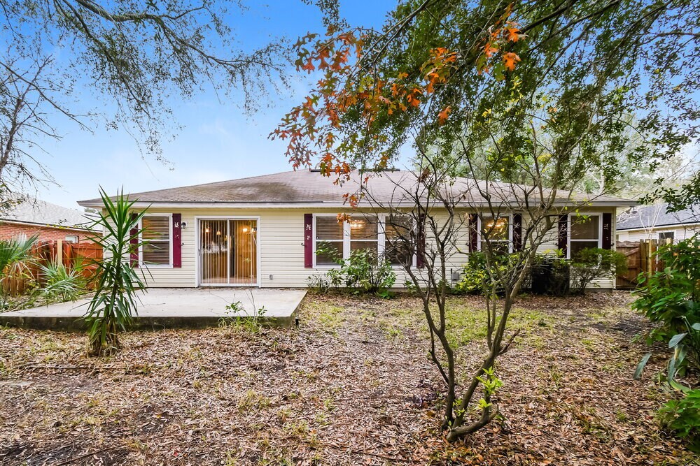 Building Photo - 2427 Brian Lakes Dr E