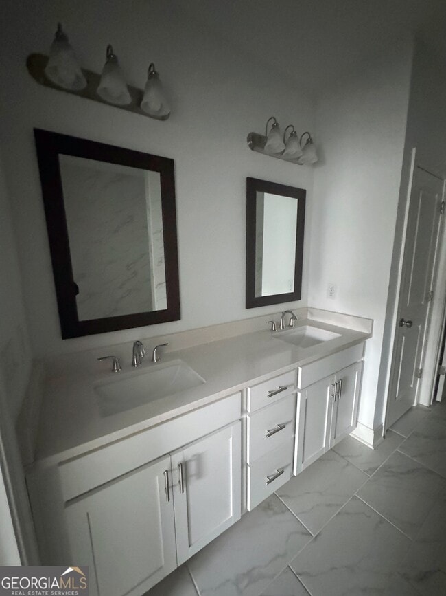 Building Photo - 4400 Sims Pk Overlook