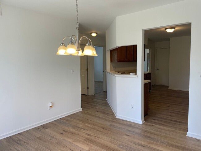 Building Photo - 2-Bedroom Duplex with full basement, 1-Car...