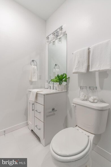 Building Photo - 710 N 16th St