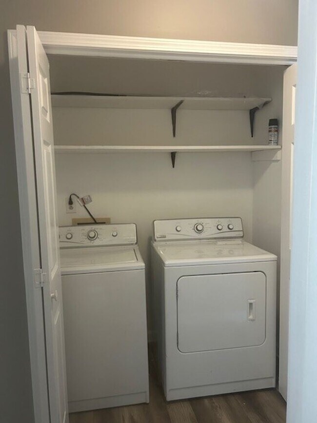 Building Photo - Rivergate Townhome Available Now