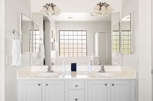 Building Photo - 16310 N 151st Ave