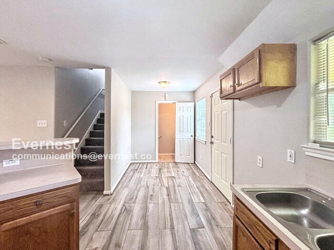 Building Photo - 2300 Abernathy St